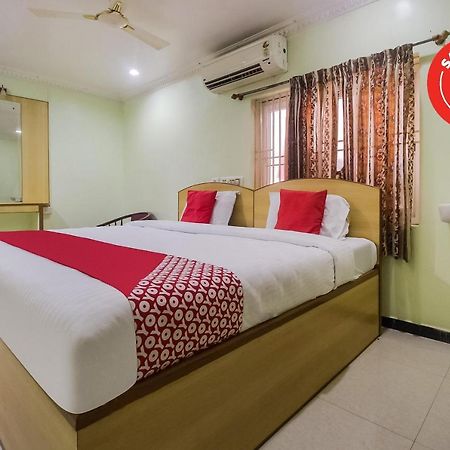 Oyo 70841 Hotel Anjali Residency Velur Dış mekan fotoğraf