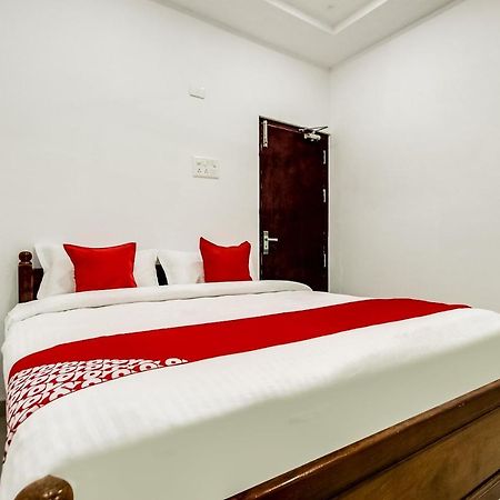 Oyo 70841 Hotel Anjali Residency Velur Dış mekan fotoğraf