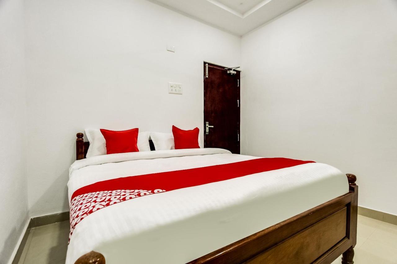 Oyo 70841 Hotel Anjali Residency Velur Dış mekan fotoğraf