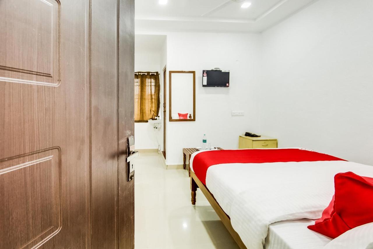 Oyo 70841 Hotel Anjali Residency Velur Dış mekan fotoğraf