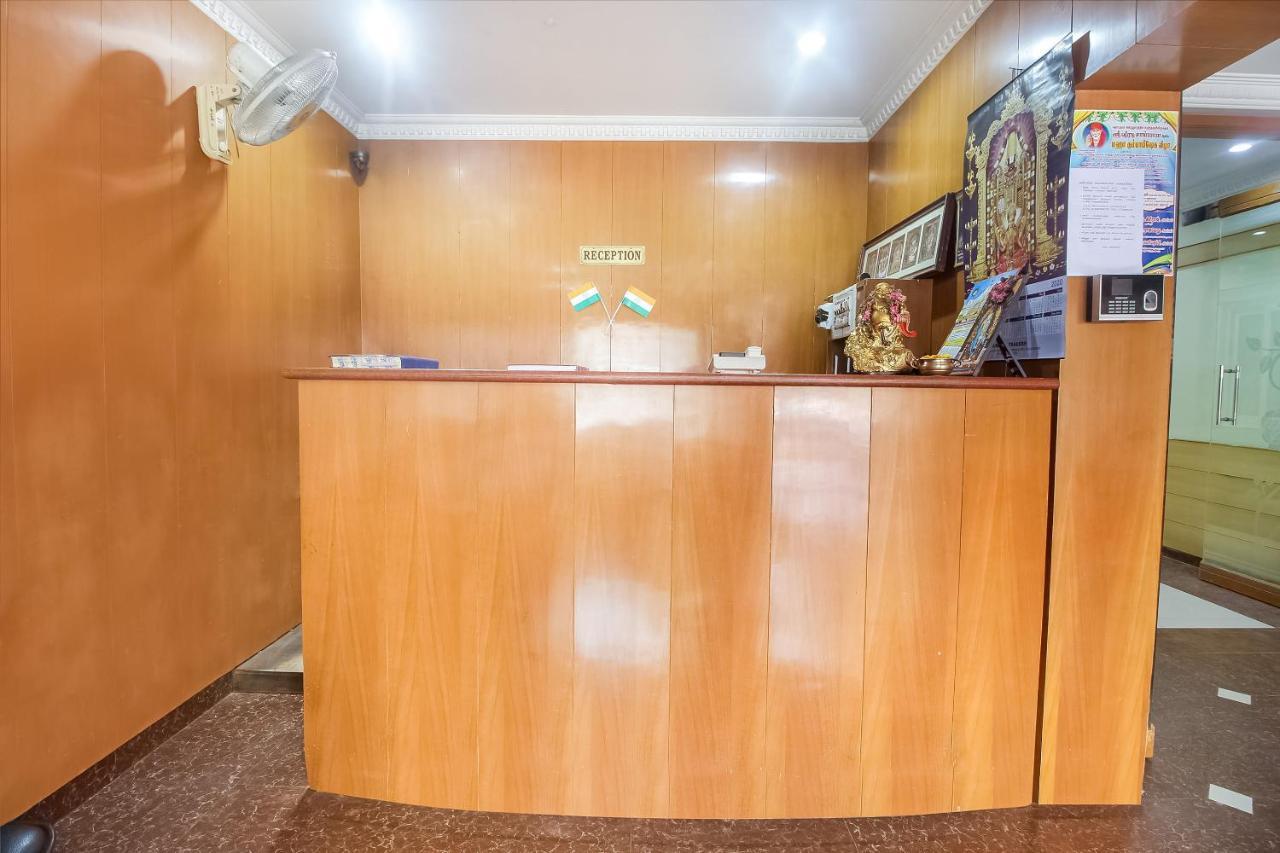 Oyo 70841 Hotel Anjali Residency Velur Dış mekan fotoğraf