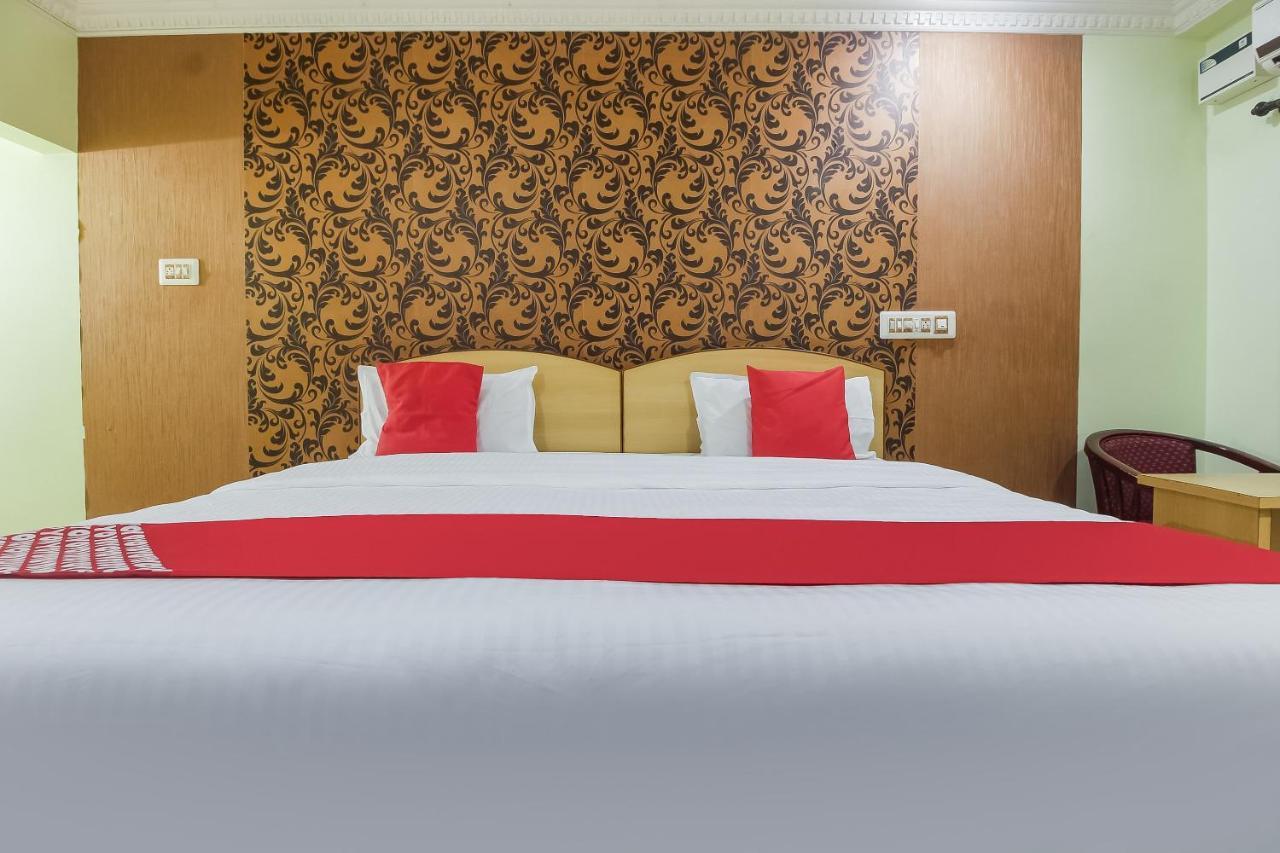 Oyo 70841 Hotel Anjali Residency Velur Dış mekan fotoğraf