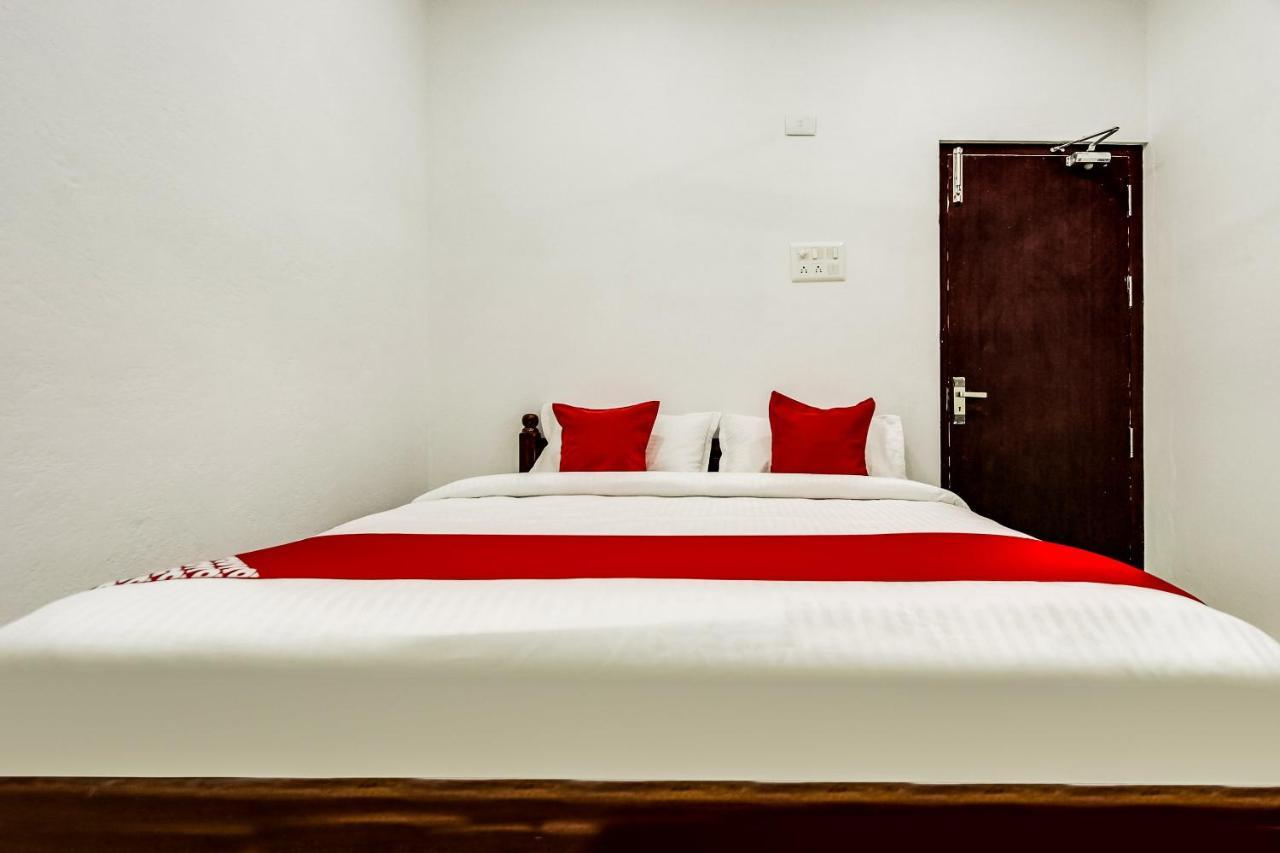 Oyo 70841 Hotel Anjali Residency Velur Dış mekan fotoğraf