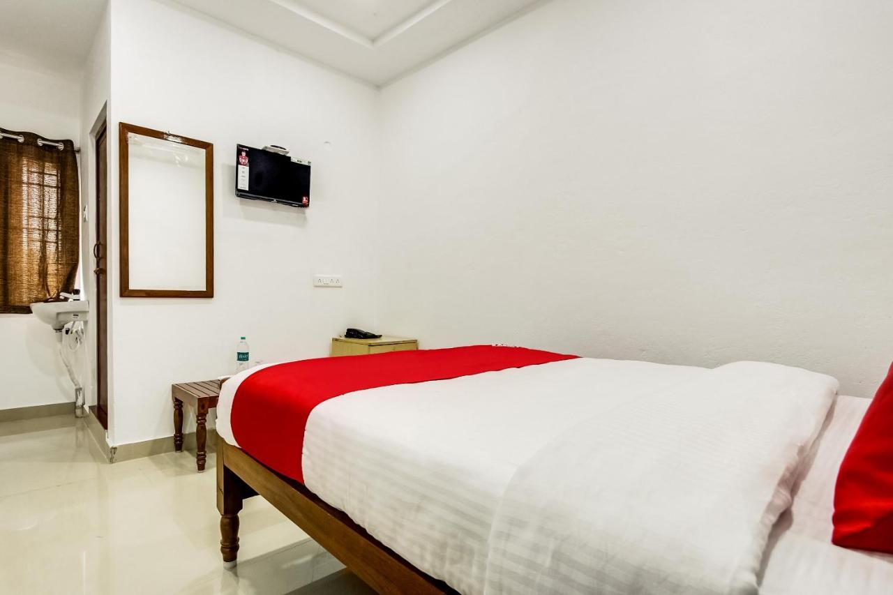 Oyo 70841 Hotel Anjali Residency Velur Dış mekan fotoğraf