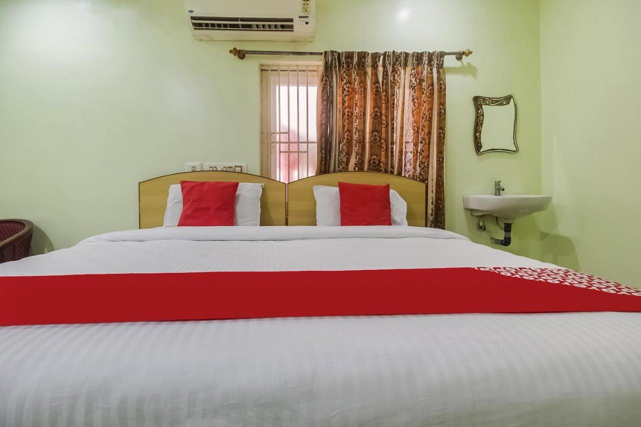 Oyo 70841 Hotel Anjali Residency Velur Dış mekan fotoğraf