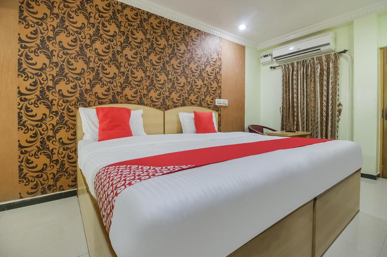 Oyo 70841 Hotel Anjali Residency Velur Dış mekan fotoğraf