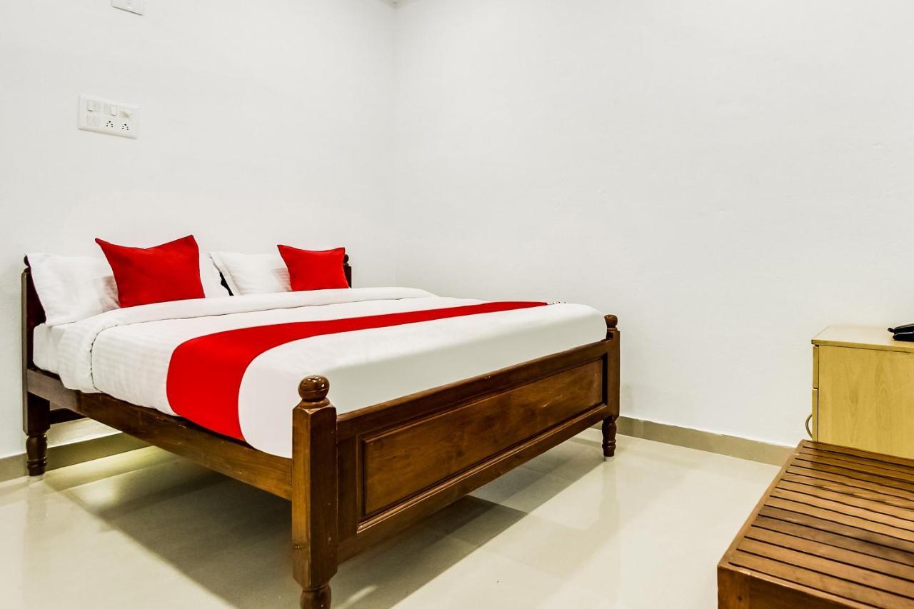 Oyo 70841 Hotel Anjali Residency Velur Dış mekan fotoğraf