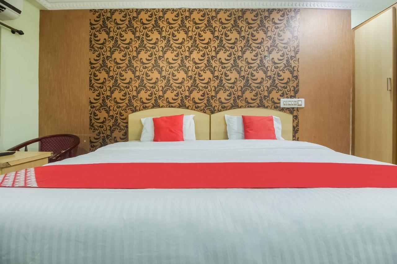 Oyo 70841 Hotel Anjali Residency Velur Dış mekan fotoğraf