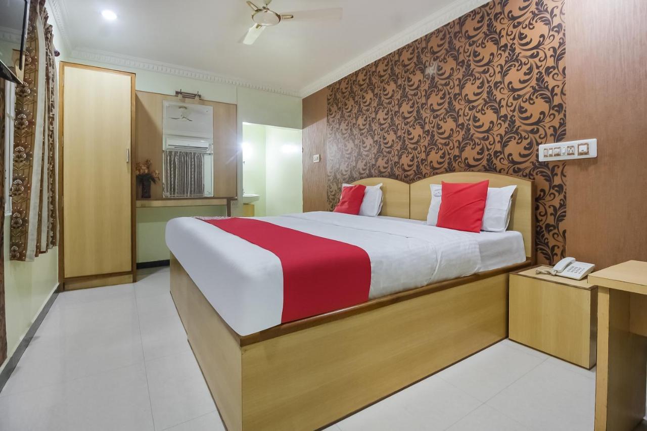 Oyo 70841 Hotel Anjali Residency Velur Dış mekan fotoğraf